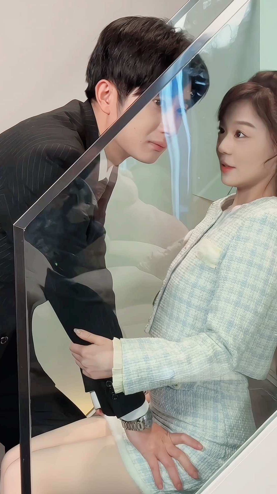 閃婚當(dāng)天，我懷上了豪門繼承人